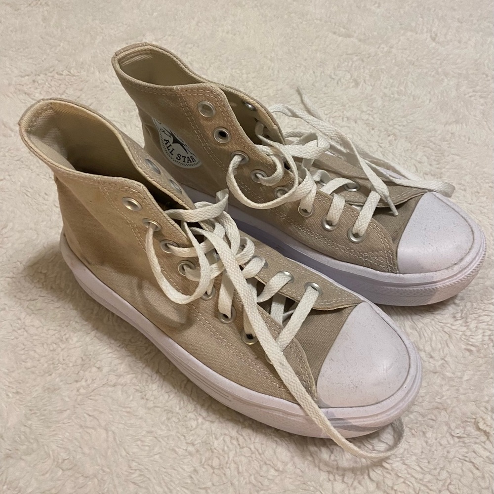 Tan Women's converse